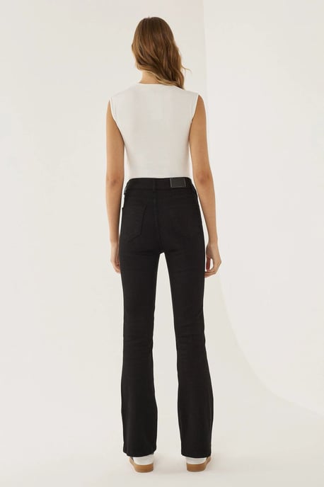 Normal geschnittene Flared Jeans - Image 4