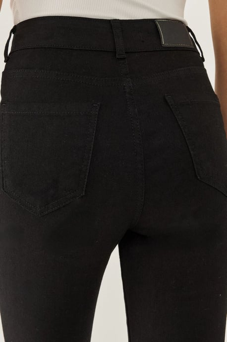 Normal geschnittene Flared Jeans - Image 5