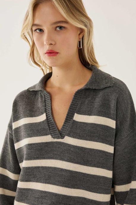 Gestreifter Polokragen-Strickpullover - Image 4
