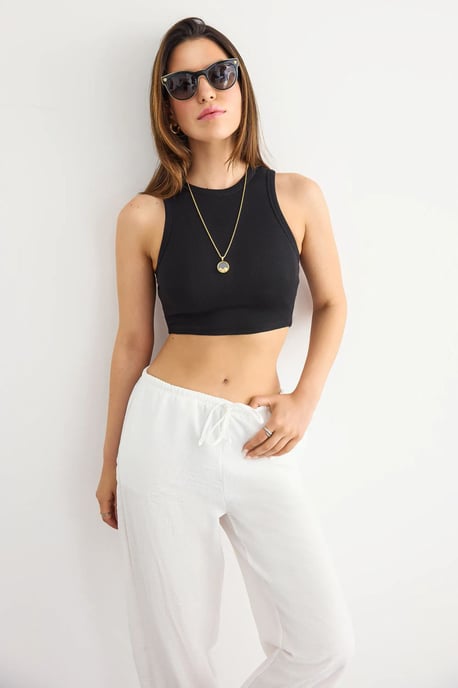 Basic Gewebtes Rundhals-Tanktop - Image 1