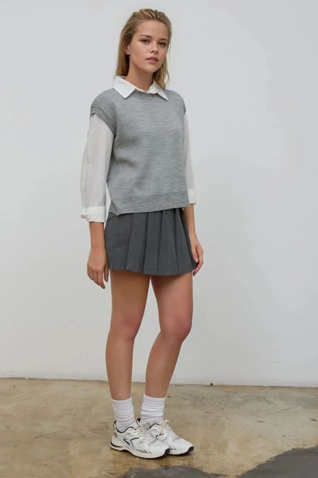 Sweatervest mit Rundhalsausschnitt - Image 2