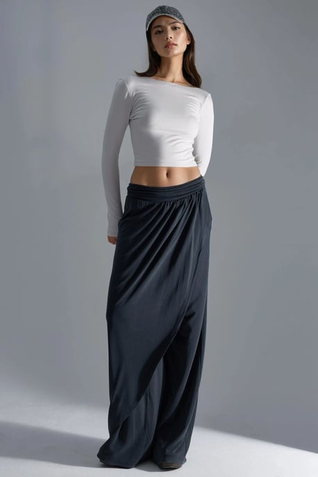 Slim Fit Gekürzte Bluse mit Rückenschlitz - Image 5