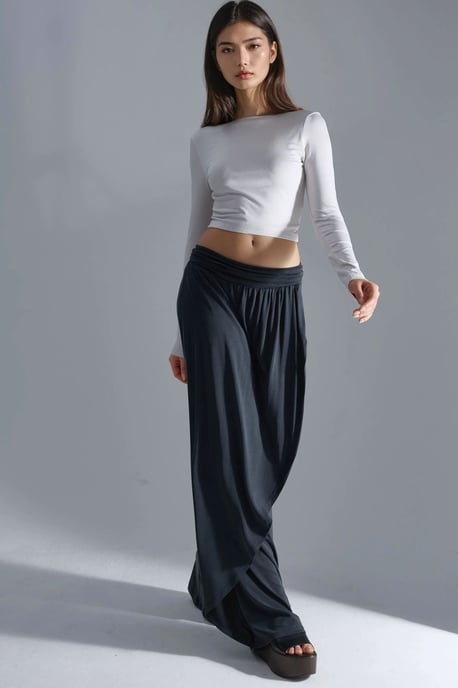 Slim Fit Gekürzte Bluse mit Rückenschlitz - Image 6