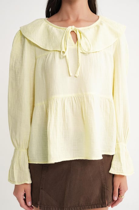 Volantkragenbluse mit Bindegurt - Image 5