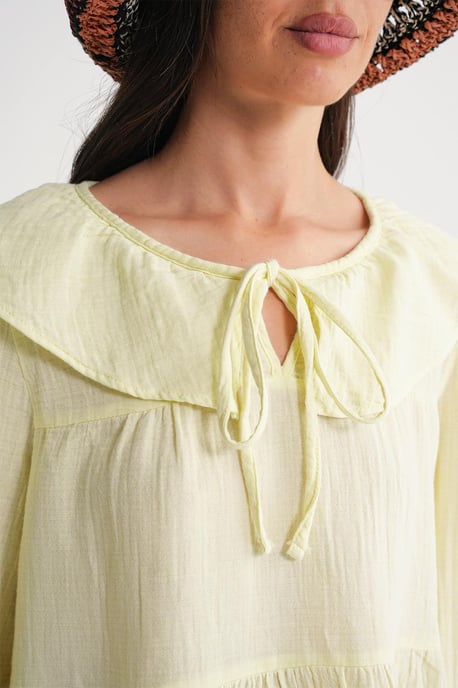 Volantkragenbluse mit Bindegurt - Image 6