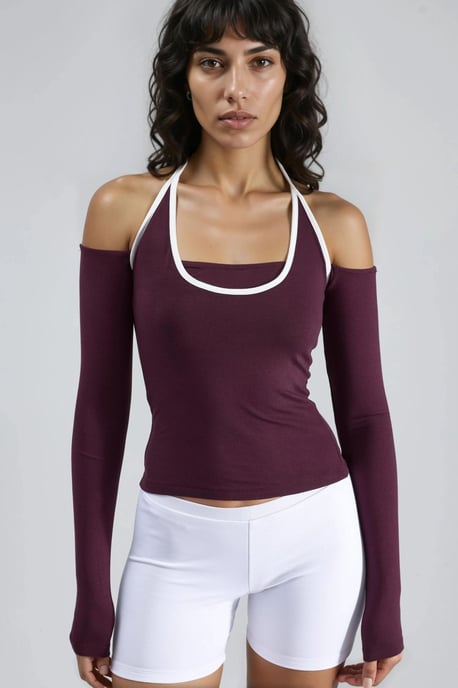 Slim-Fit Strickbluse mit U-Ausschnitt und Kontrastkante - Image 1