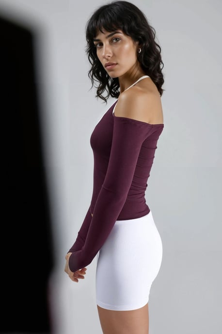Slim-Fit Strickbluse mit U-Ausschnitt und Kontrastkante - Image 5