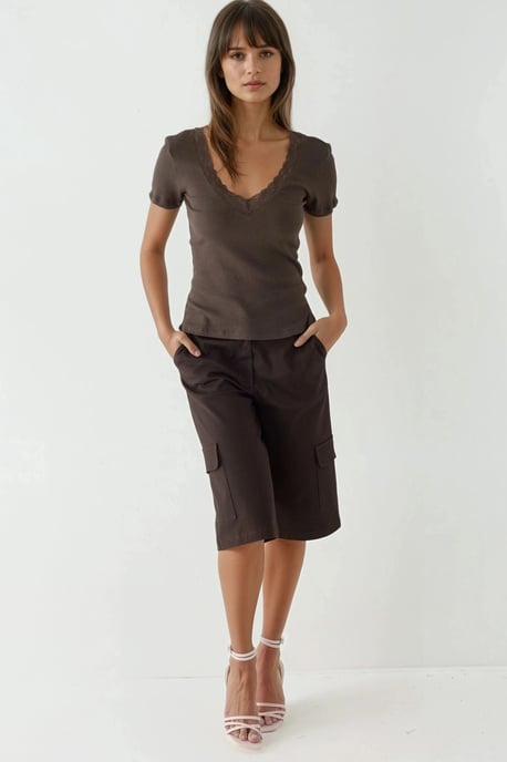 V-Ausschnitt Bluse mit Spitzendetails - Image 4