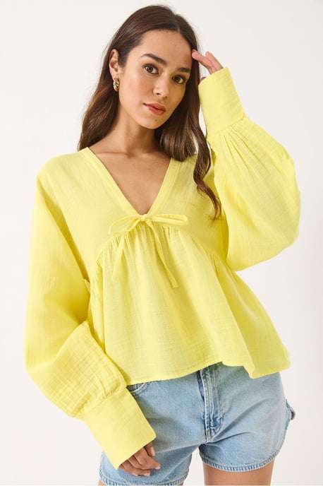 Strukturierte V-Ausschnitt-Crop-Bluse mit Schleife - Image 3