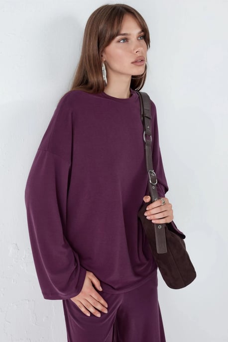 Lässig geschnittene Bluse mit Rundhalsausschnitt und langen Ärmeln - Image 4