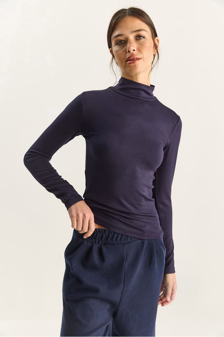 Schlankes Longsleeve Oberteil mit halbem Stehkragen - Image 3