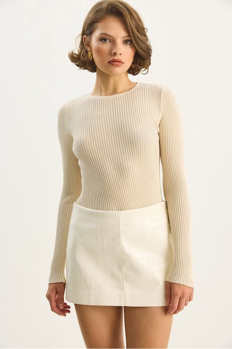 Figurbetonte Rippstrickbluse mit Pailletten-Details - Image 2