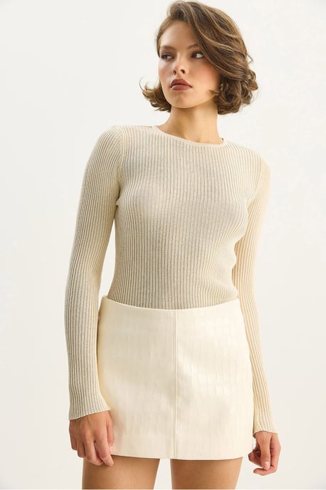 Figurbetonte Rippstrickbluse mit Pailletten-Details - Image 3