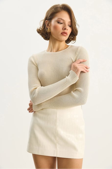 Figurbetonte Rippstrickbluse mit Pailletten-Details - Image 4