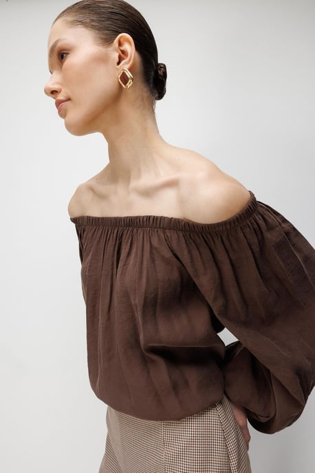 Bluse mit schulterfreiem Design und Struktur - Image 5