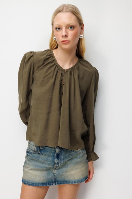 Texturierte Knopfleisten-Bluse mit Rundhalsausschnitt - Image 1