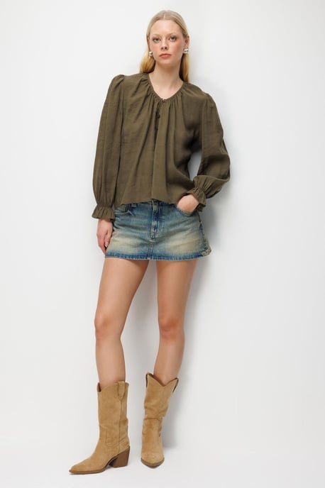 Texturierte Knopfleisten-Bluse mit Rundhalsausschnitt - Image 2