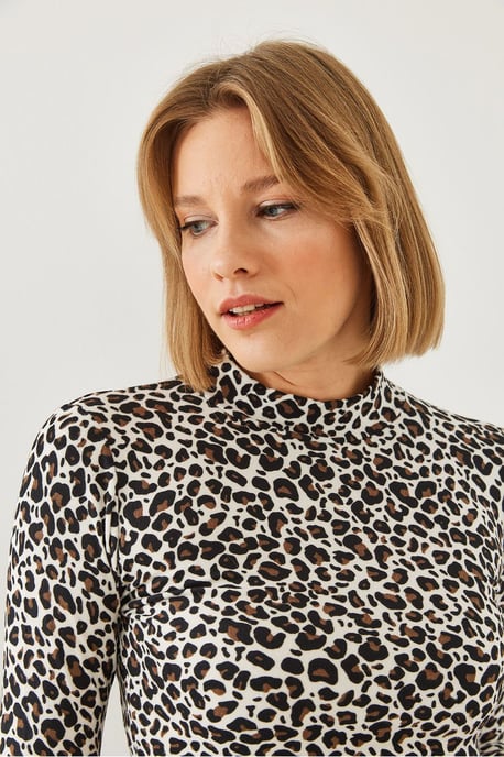 Leopardenmuster Taillierte Langarm-Crop-Bluse mit halbem Rollkragen - Image 3