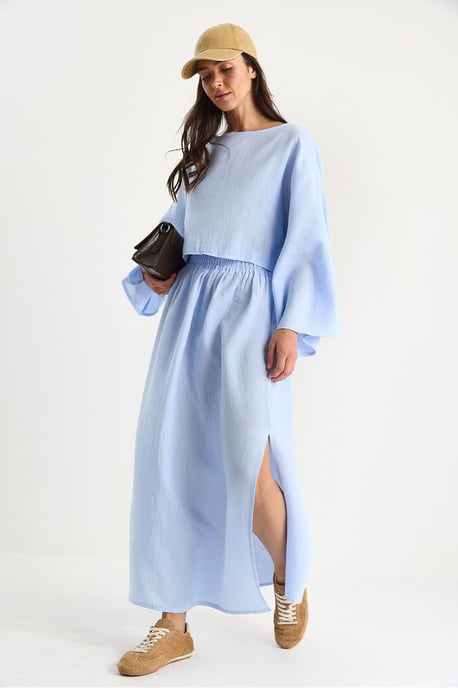 Strukturierte Bluse mit Rundhalsausschnitt und Rock-Set - Image 3