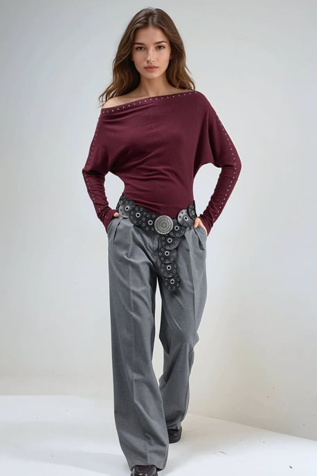 Bootsausschnitt-Bluse mit Stein-Accessoire - Image 5