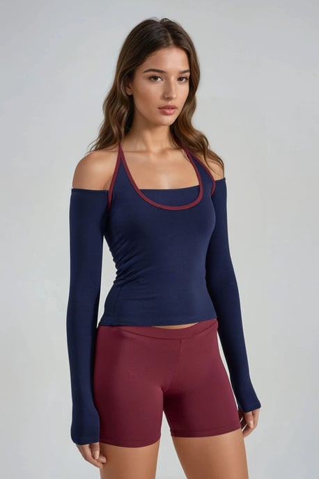 Slim Fit Strickbluse mit U-Ausschnitt und kontrastierendem Besatz - Image 1