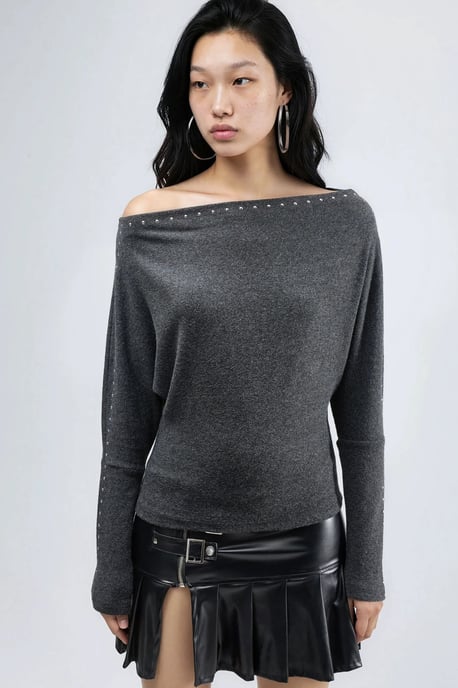Boots-Ausschnitt-Bluse mit Stein-Accessoire - Image 2