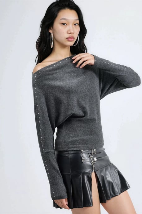 Boots-Ausschnitt-Bluse mit Stein-Accessoire - Image 4
