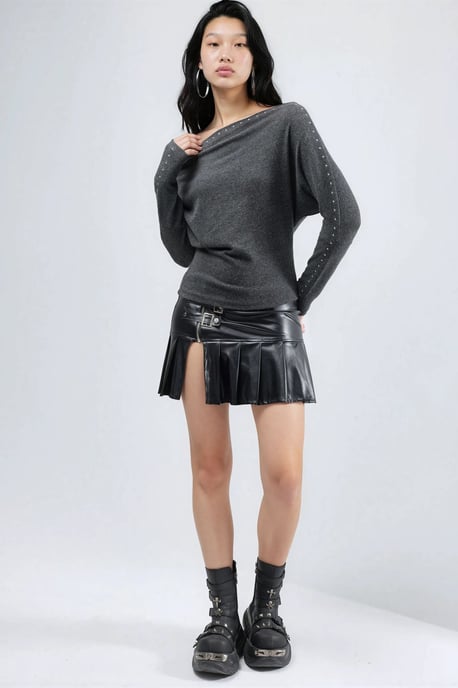 Boots-Ausschnitt-Bluse mit Stein-Accessoire - Image 5