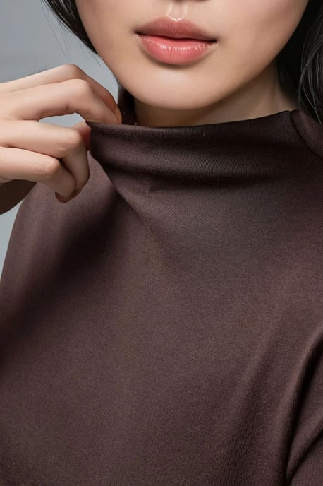 Taillierte Bluse mit Stehkragen und kurzen Ärmeln aus Strick - Image 6