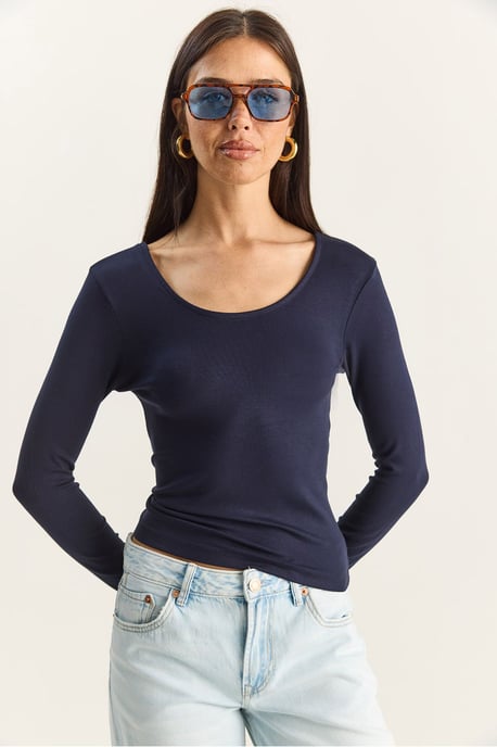 Schlankes U-Hals Gestricktes Blusenshirt - Image 3