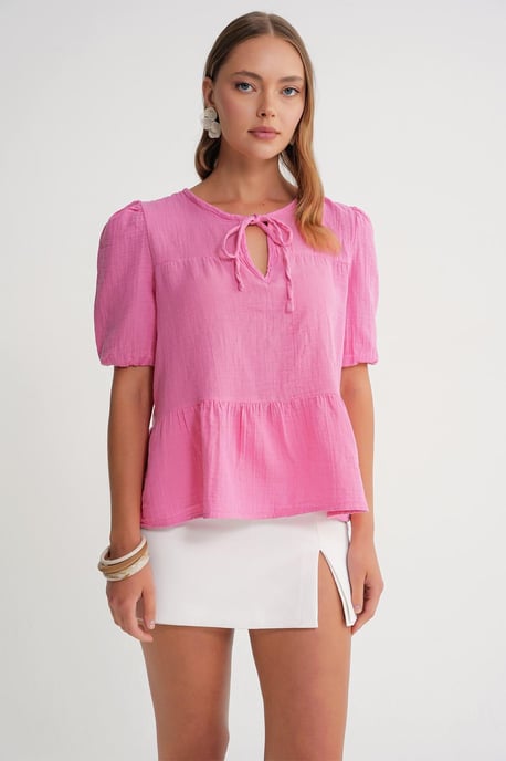 Strukturierte Musselin Rundhalsbluse mit Binde-Detail - Image 2