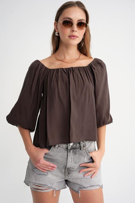 Modal-Blend-Bluse mit Madonna-Kragen und Rüschendetails - Image 1
