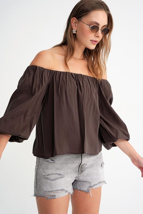 Modal-Blend-Bluse mit Madonna-Kragen und Rüschendetails - Image 4