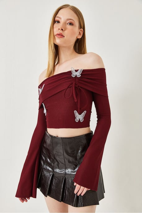 Bestickte Crop-Bluse mit Madonna-Kragen - Image 2
