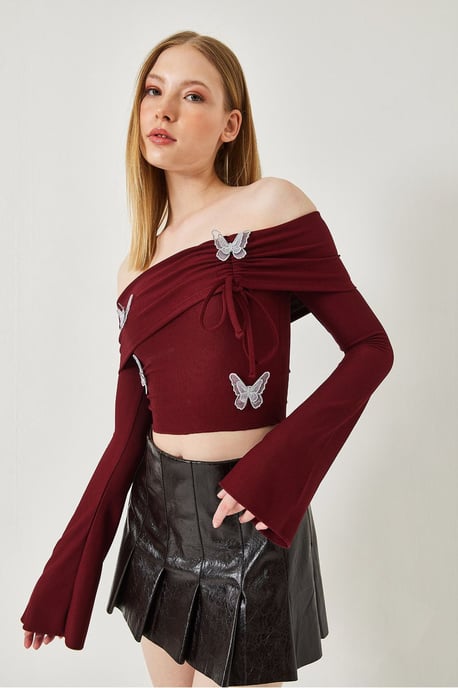 Bestickte Crop-Bluse mit Madonna-Kragen - Image 3