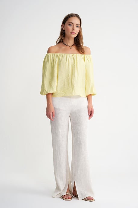 Modal-Blend-Bluse mit Madonna-Kragen und Rüschendetails - Image 2