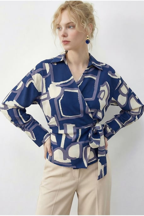 Bluse mit geometrischem Druck und Krawattendetail - Image 3