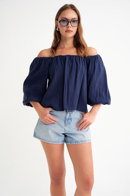 Modal-Mischbluse mit Madonna-Kragen und Rüschendetails - Image 1