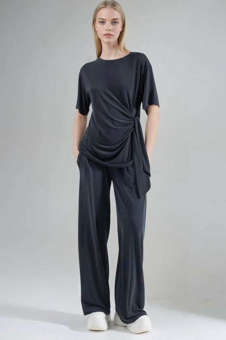 Lässige Modalbluse mit Rundhalsausschnitt und Bindung - Image 4