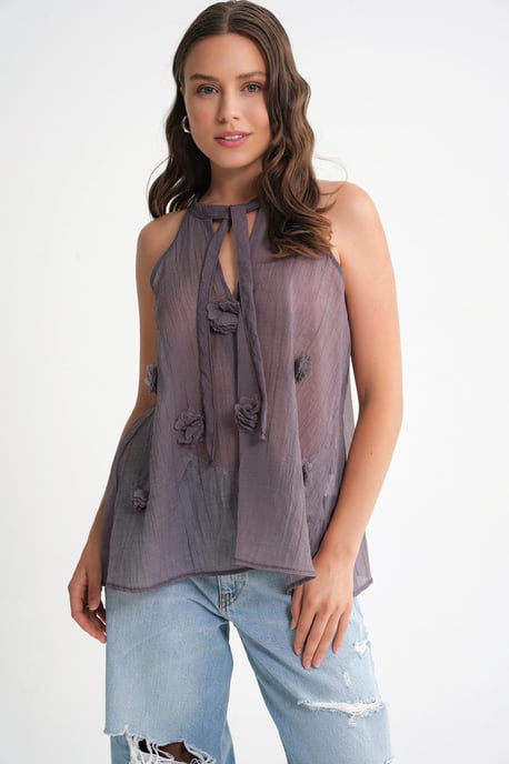 V-Ausschnitt Bluse mit Bindeband und Rüschen - Image 4