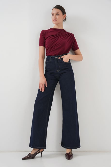 Taillierte Bluse mit Rüschendetails und Rundhalsausschnitt - Image 2
