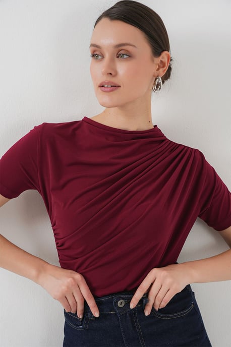 Taillierte Bluse mit Rüschendetails und Rundhalsausschnitt - Image 4
