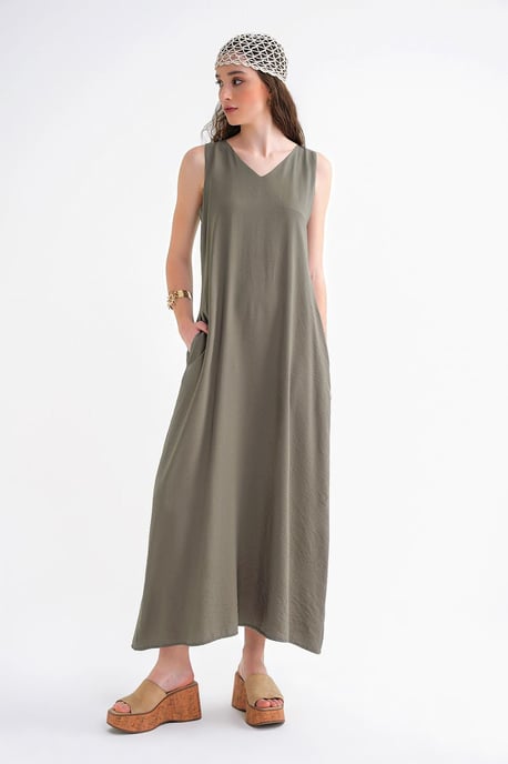 Ärmelloses Maxikleid mit V-Ausschnitt und Taschen - Image 4