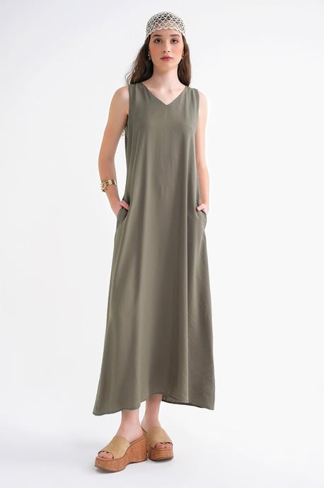 Ärmelloses Maxikleid mit V-Ausschnitt und Taschen - Image 5