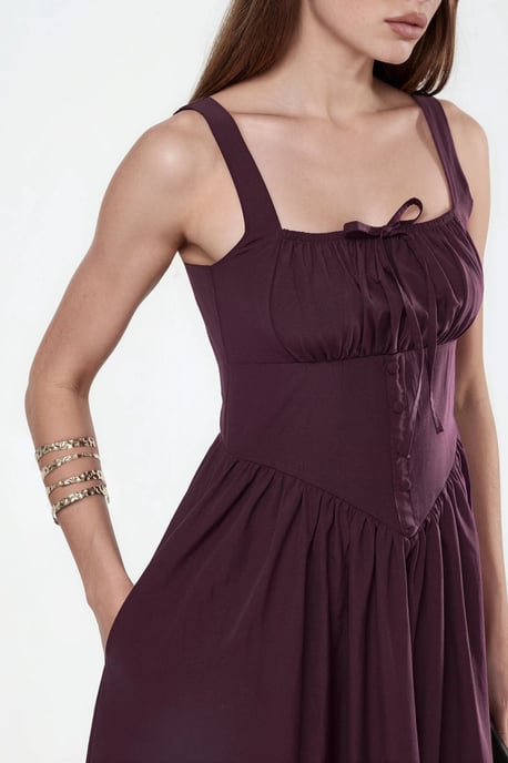Midi-Kleid mit quadratischem Kragen und Knopfdetails - Image 6
