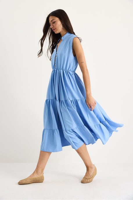 Gestreiftes Midikleid mit V-Ausschnitt und Rüschendetail - Image 3