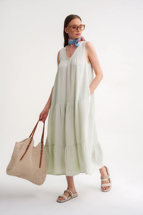 Ärmelloses V-Ausschnitt Musselin-Midikleid mit Taschen - Image 1