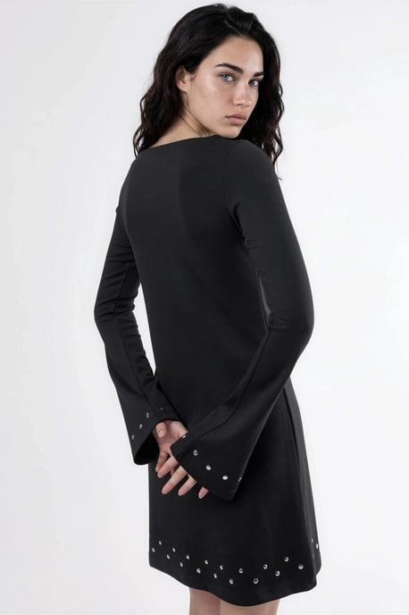 Boots-Cut Mini-Kleid mit Steinaccessoire - Image 4