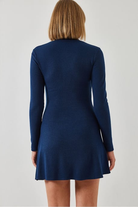 Rippendes Mini-Kleid mit Reißverschlusskragen - Image 4