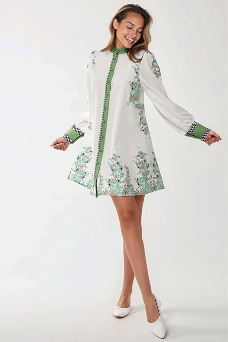 Bedrucktes Minikleid mit Rundhalsausschnitt und Gürtel - Image 3